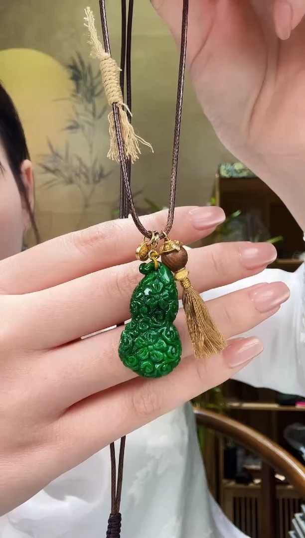 颈饰未镶嵌翡翠吊坠