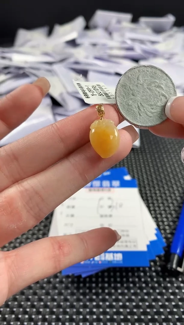 【闪购商品】翡翠颈饰18K金镶嵌翡翠90