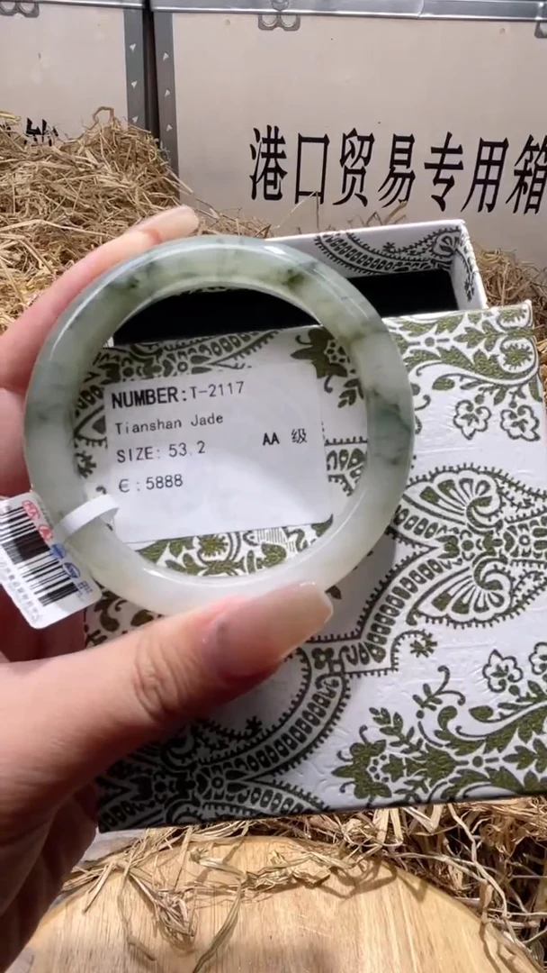 未镶嵌手镯石英质玉T2117B