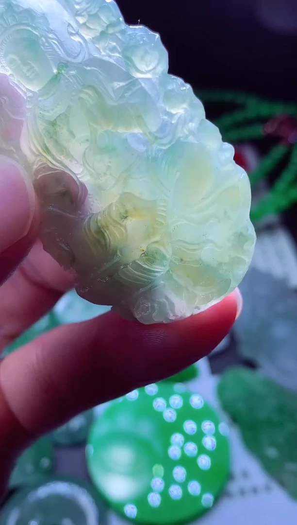 未镶嵌定制翡翠p****?翡翠毛货定制