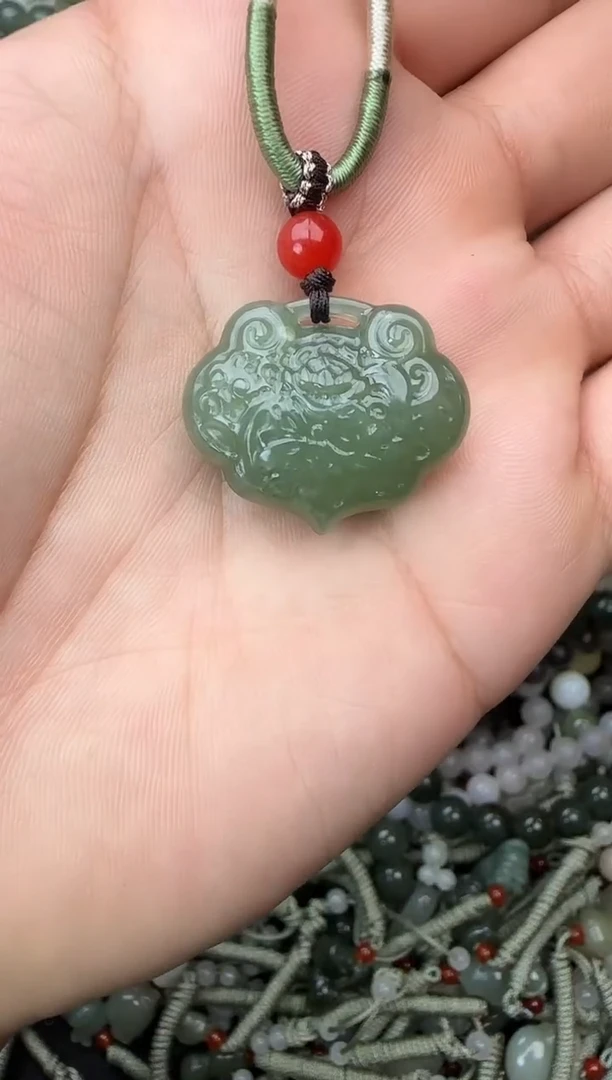 颈饰未镶嵌和田玉拍一发一