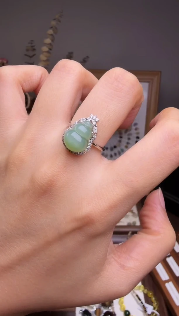 水晶摆件未镶嵌戒指