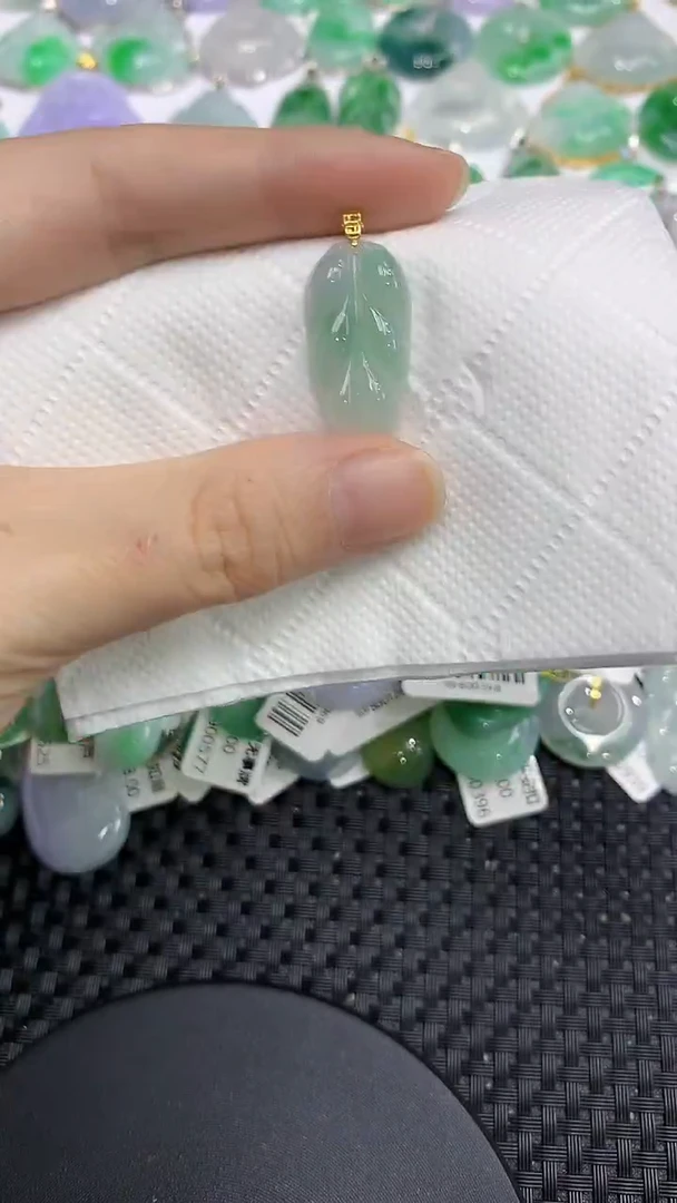 颈饰18K金镶嵌翡翠a货百元以下同包裹多件发出的只收取一单运费