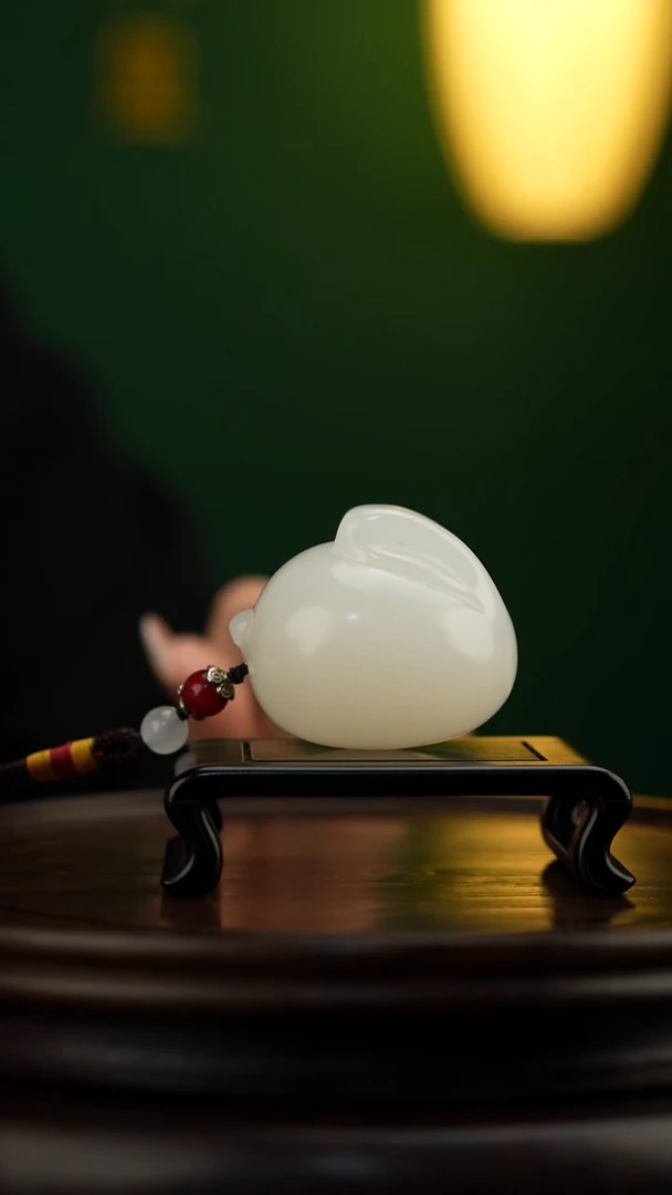 玉【前兔似锦】天然玉石手把件