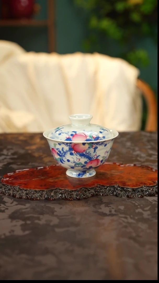 倪建华斗彩五桃盖碗