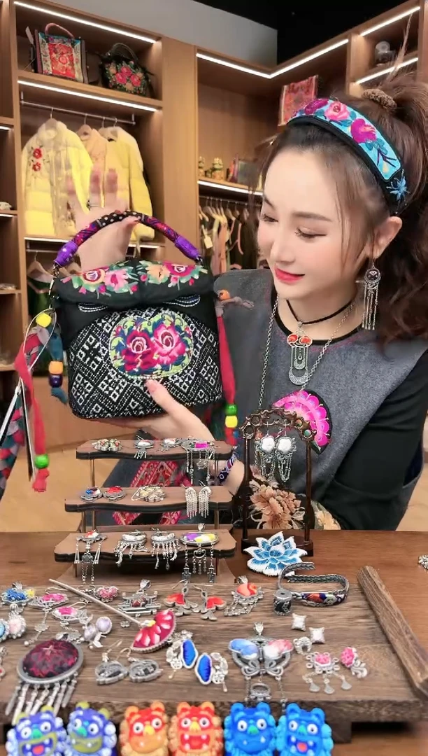 【闪购商品】织绣L532黔东南苗族刺绣