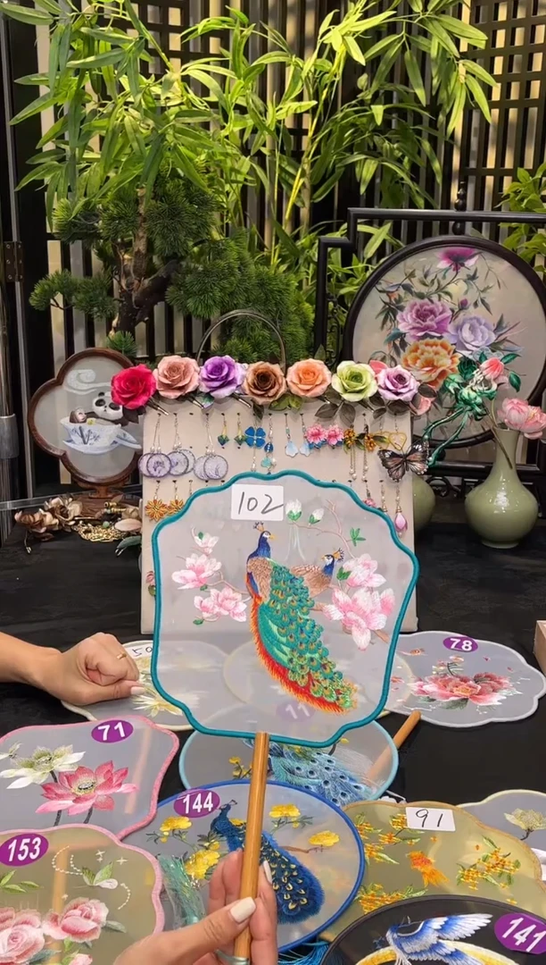 织绣左***你非遗苏绣绒花饰品