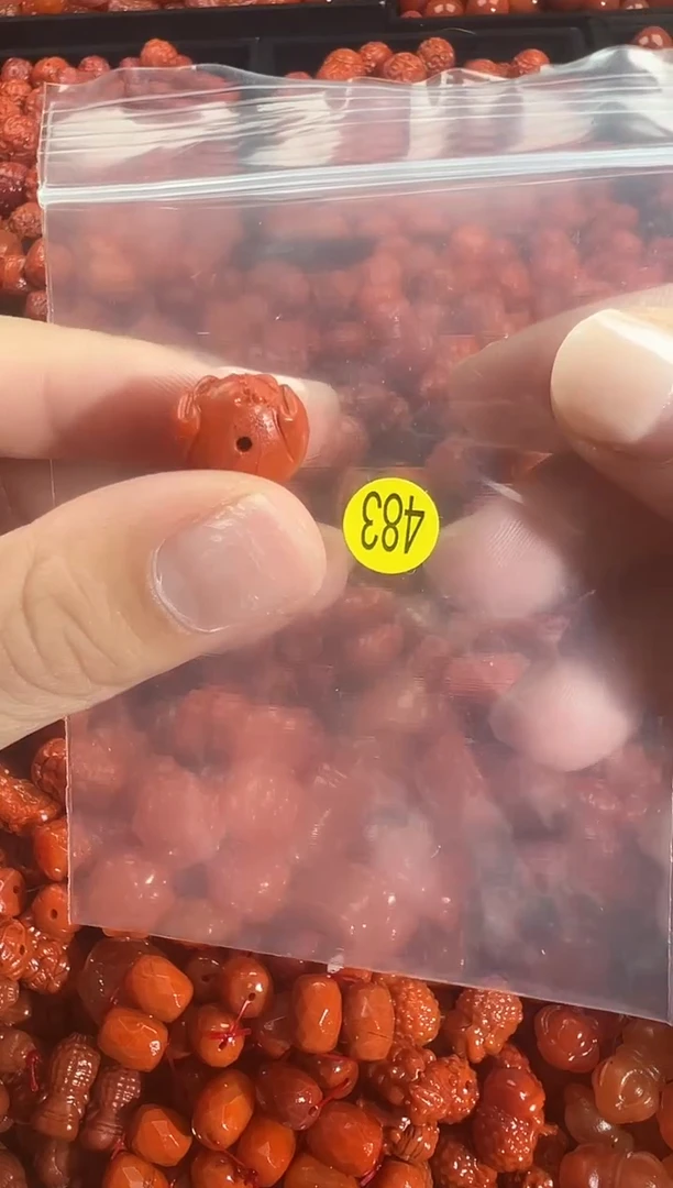 颈饰未镶嵌南红玛瑙1