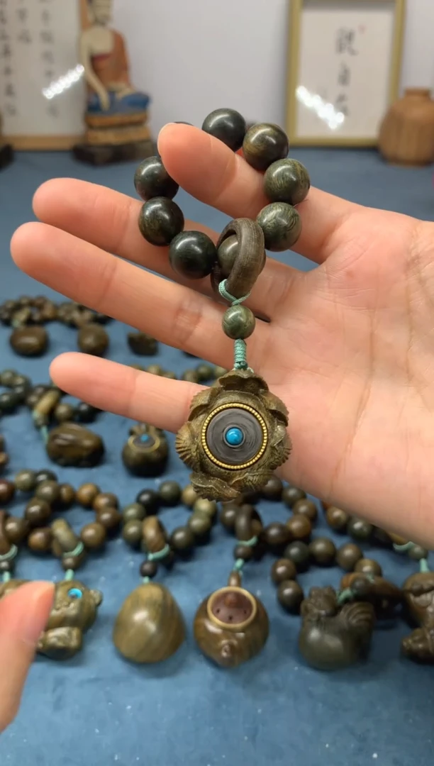 【闪购商品】维腊木（绿檀）把件好运连连 盘玩件