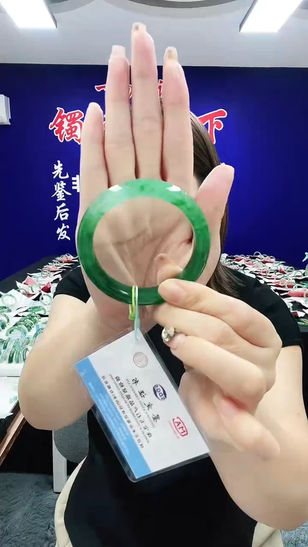 石英质玉（非洲翠）手镯未镶嵌1