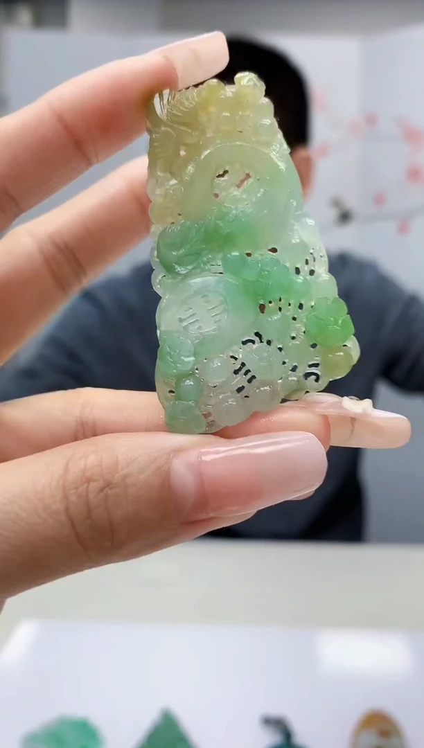 【闪购商品】定制翡翠未镶嵌3916lr-毛货挂件70