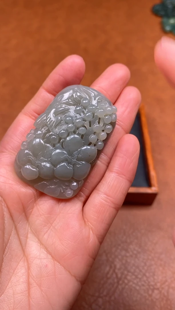 颈饰未镶嵌和田玉喜上眉梢