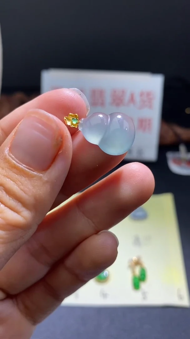 翡翠18K金镶嵌颈饰翡翠吊坠