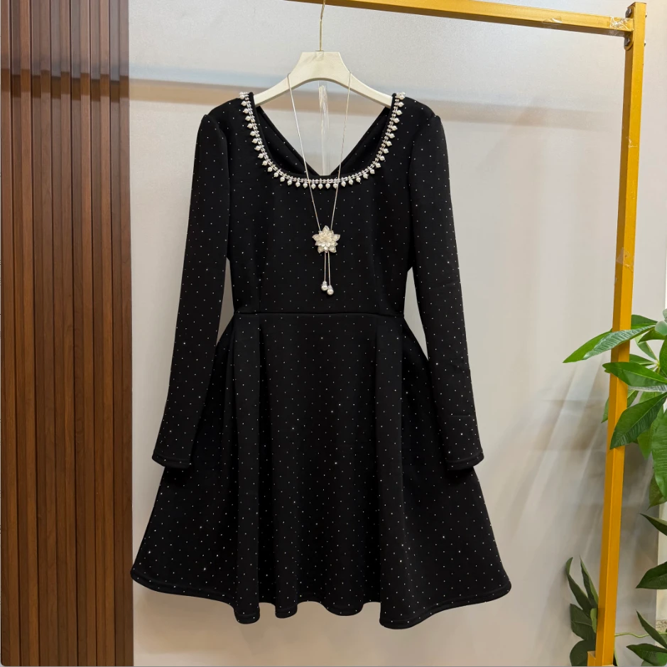 早秋新款时尚洋气蝴蝶结美背亮闪闪显瘦大码连衣裙