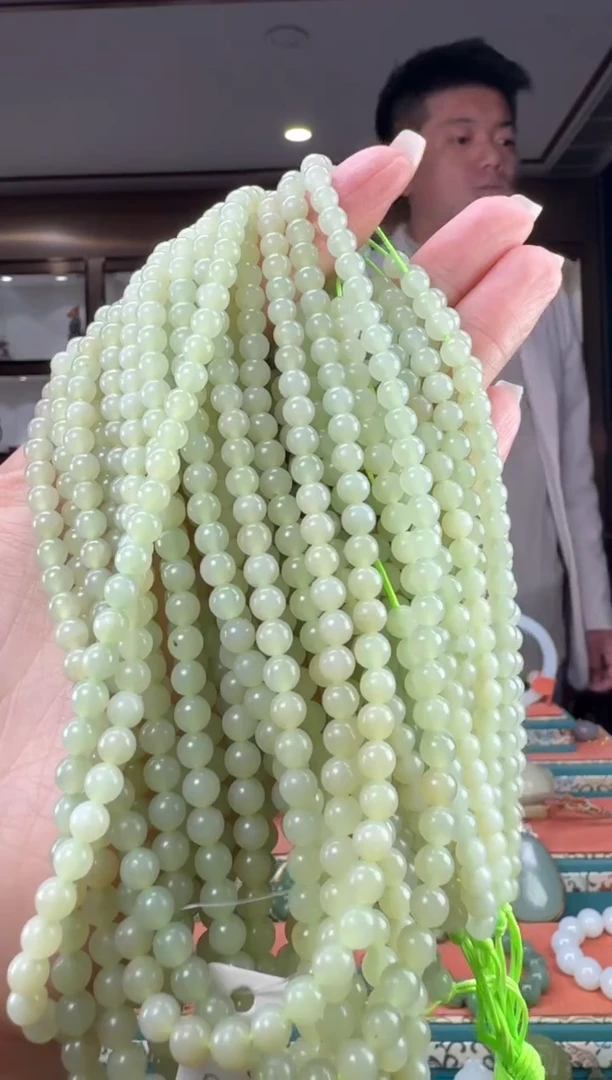 颈饰未镶嵌和田玉1颜色多样性发，拍一发一件