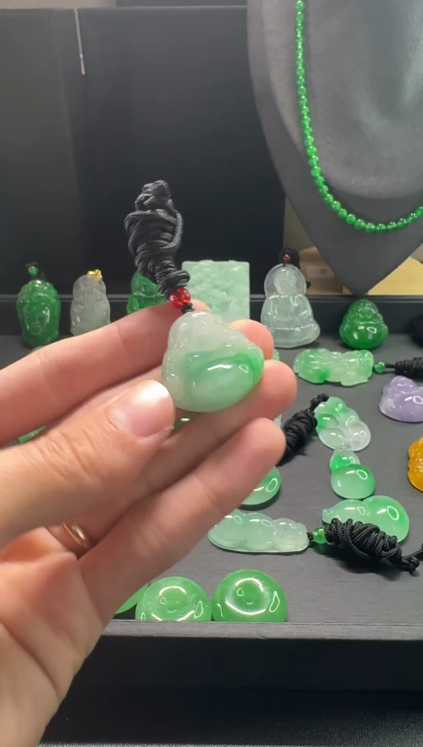 颈饰未镶嵌翡翠佛公吊坠