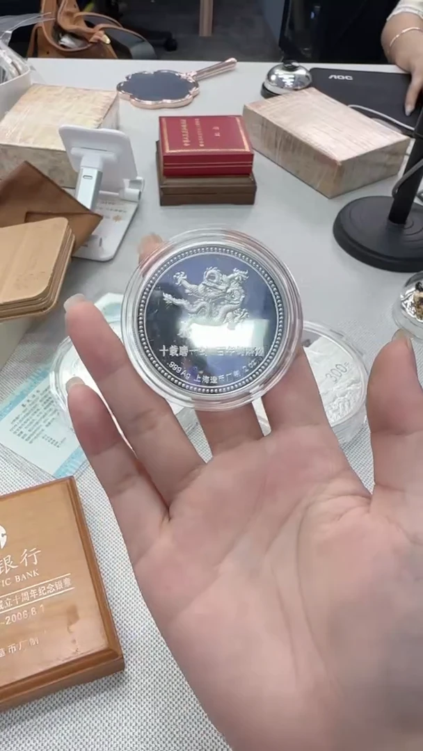 纯银龙图案2盎司银章微瑕有证盒