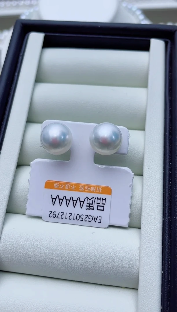 18K金镶嵌海水珍珠耳饰W14