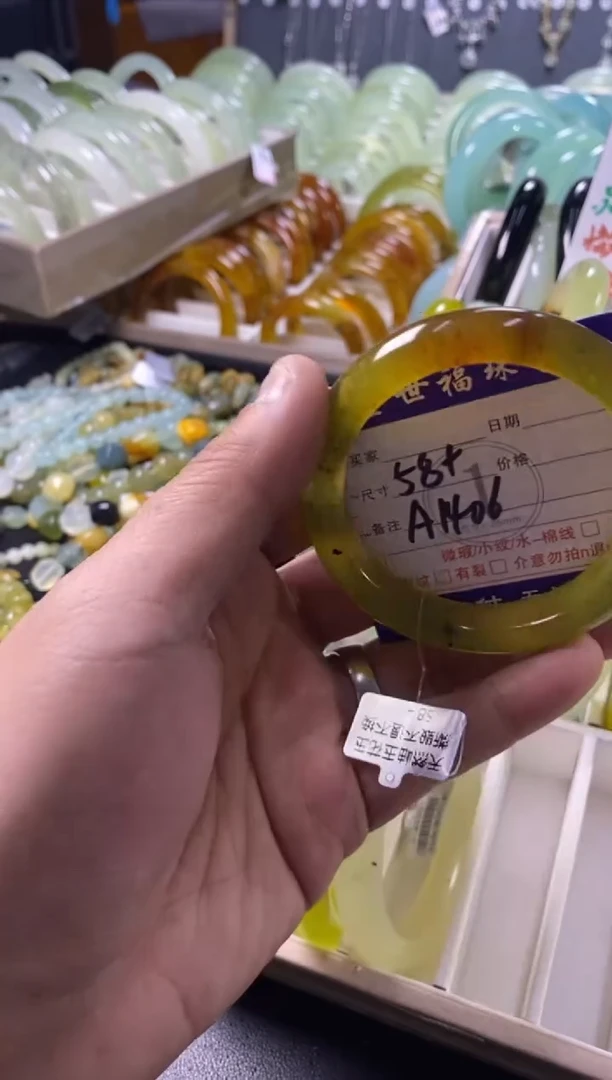 未镶嵌蛇纹石玉手镯1