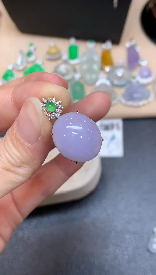 颈饰18K金镶嵌翡翠蛋面【无服务费