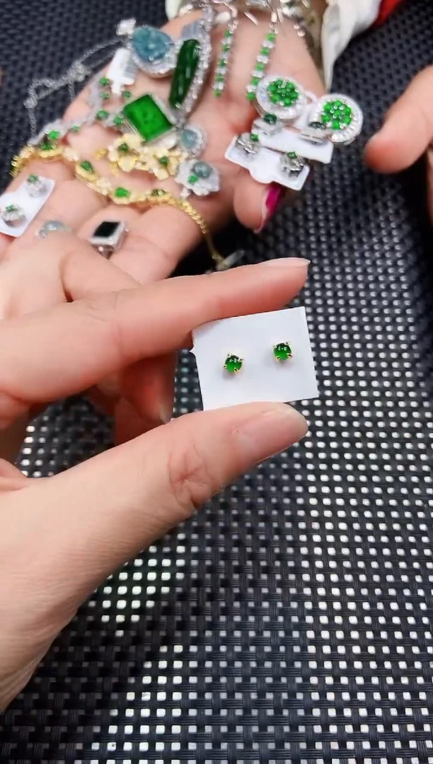 【闪购商品】翡翠耳饰未镶嵌11111111