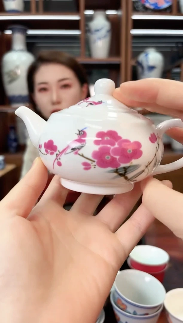 A16翠竹红梅壶一只