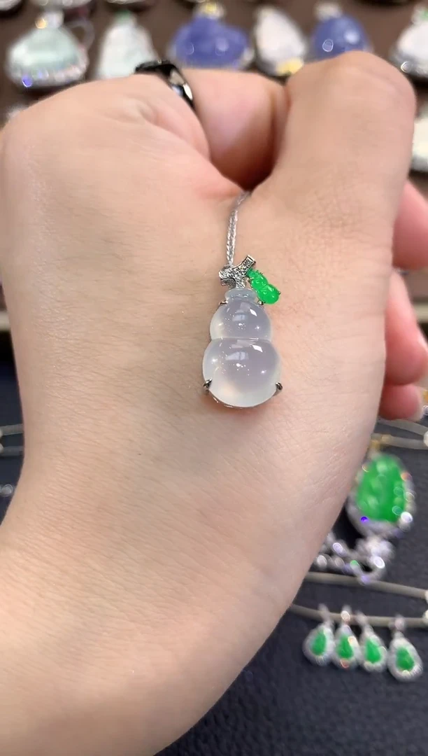 翡翠18K金镶嵌吊坠(不含链)春日珠宝 B20