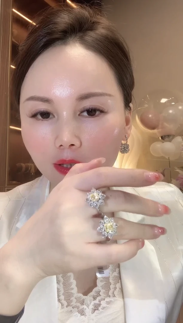 【闪购商品】钻石戒指18K金镶嵌C70 多样性发货一件