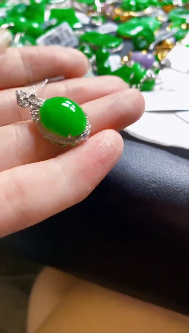 定制翡翠18K金镶嵌蛋面