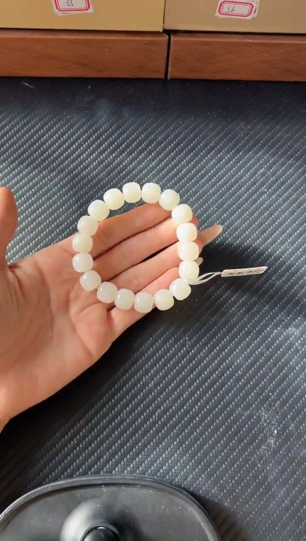 未镶嵌手串和田玉且末天泰微色差卡12J