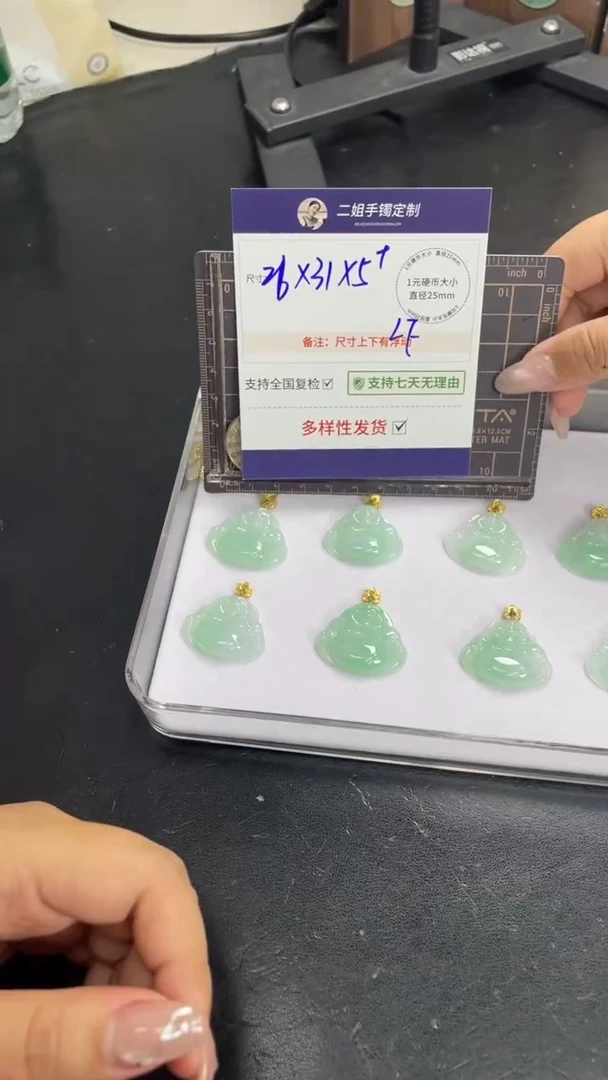 18K金镶嵌挂件翡翠高货满绿佛公多样性发其一CP23配绳