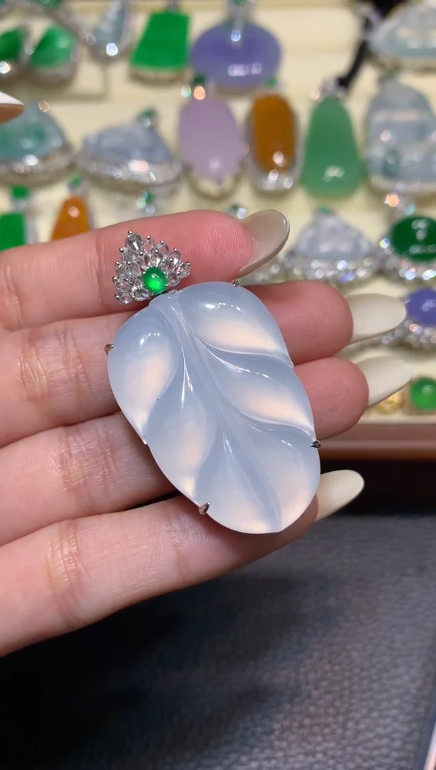 颈饰18K金镶嵌翡翠1