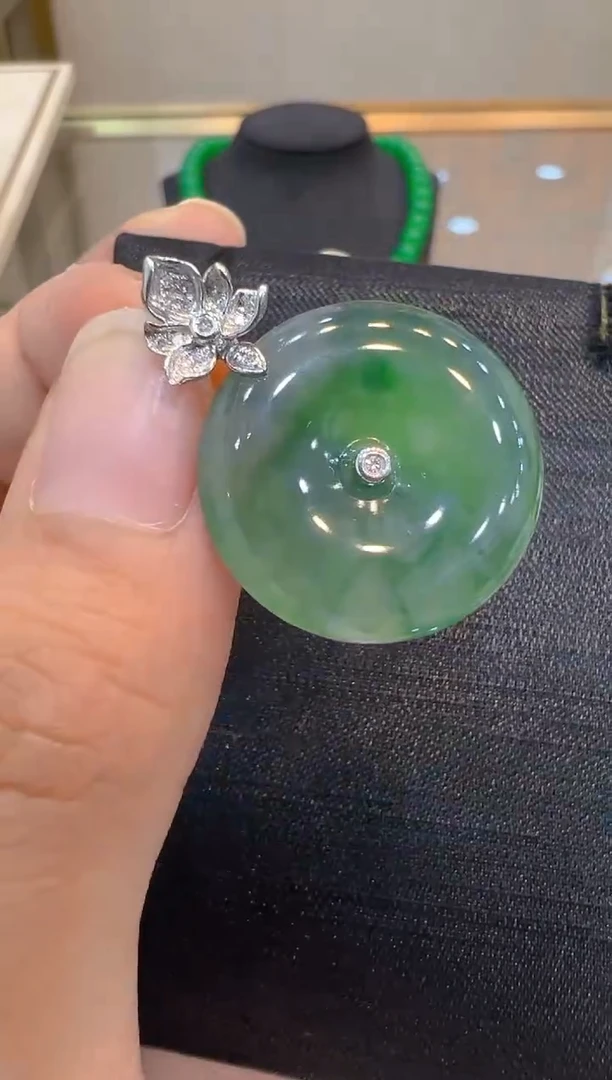 翡翠18K金镶嵌吊坠(不含链)多样性团购发一件