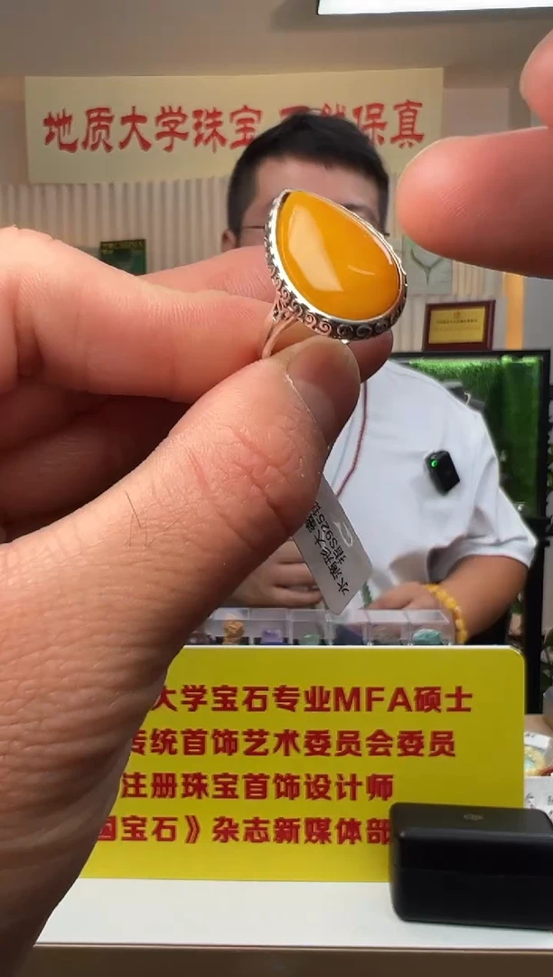 蜜蜡银S925镶嵌戒指水滴形大蜜蜡戒指S925银