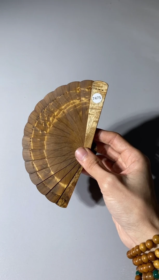 【闪购商品】金丝楠木雕747号10cm金丝楠木小叶桢楠掌中扇