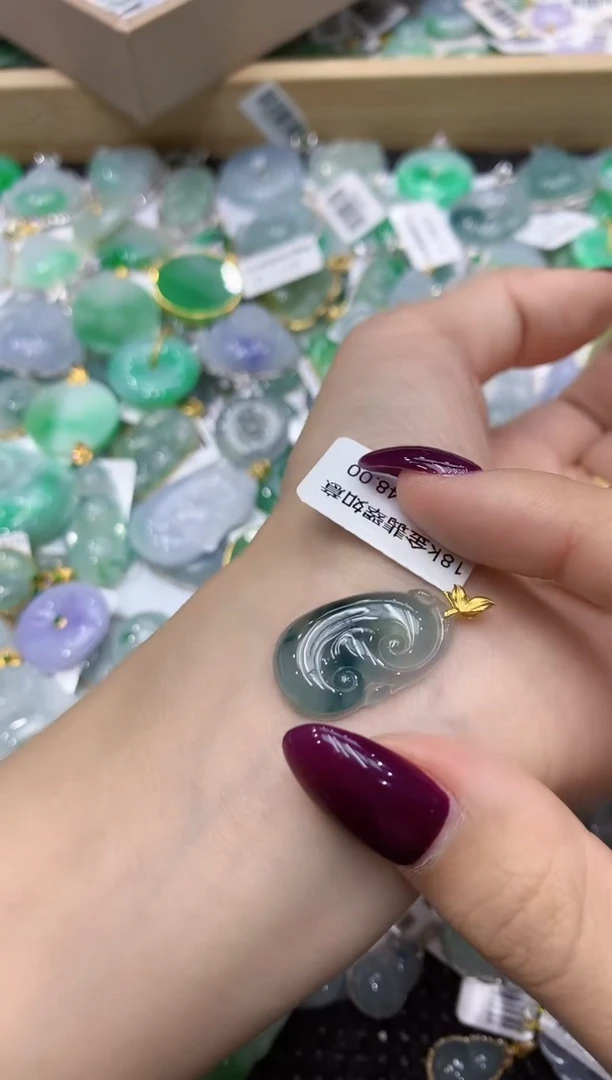翡翠18K金镶嵌颈饰111111111111