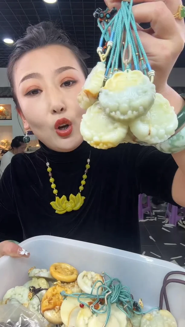 【闪购商品】岫玉颈饰未镶嵌花玉牌随机发货其中一个
