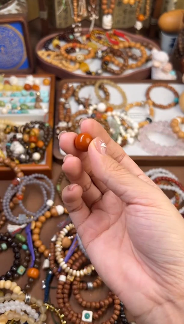 喝***红老蜡光面圆珠单颗裸石