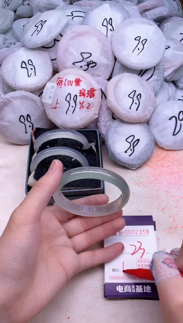 玛瑙/玉髓手镯未镶嵌2358