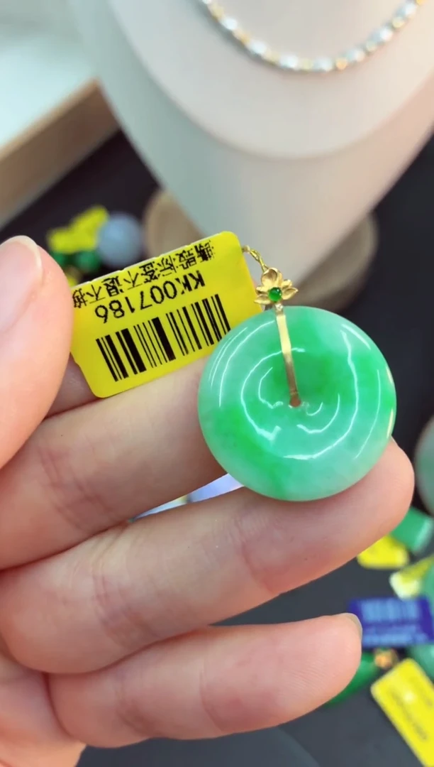 吊坠(不含链)18K金镶嵌翡翠挂件