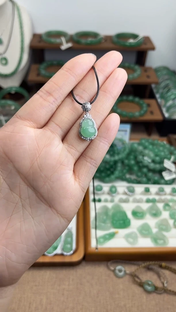 吊坠(赠链)银S925镶嵌石英质玉（非洲翠）葫芦