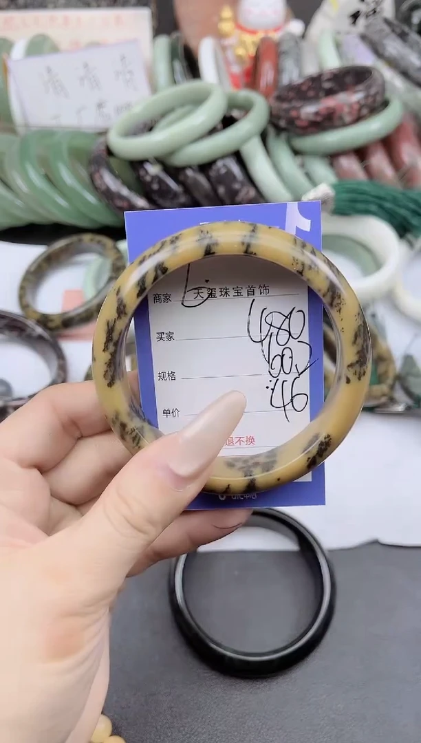 未镶嵌手镯石英质玉480