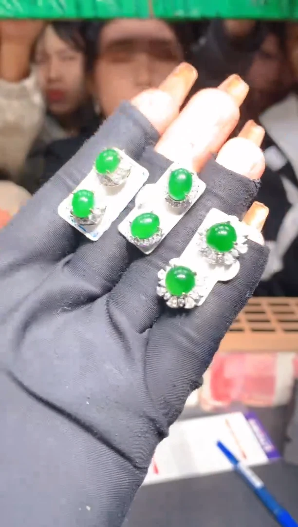 【闪购商品】定制翡翠未镶嵌36定制翡翠-多样性发货（发其一）