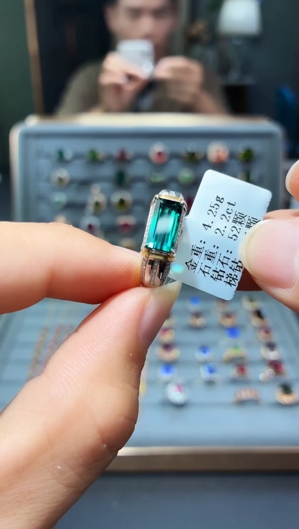 18K金镶嵌戒指碧玺2.2..