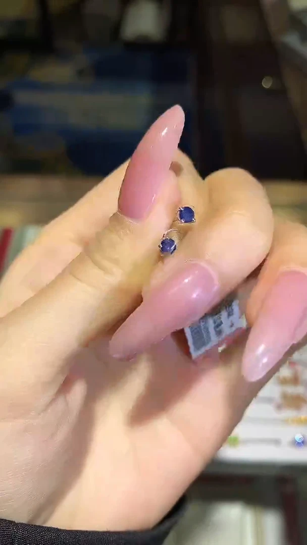 【闪购商品】蓝宝石耳饰18K金镶嵌蓝宝石耳饰