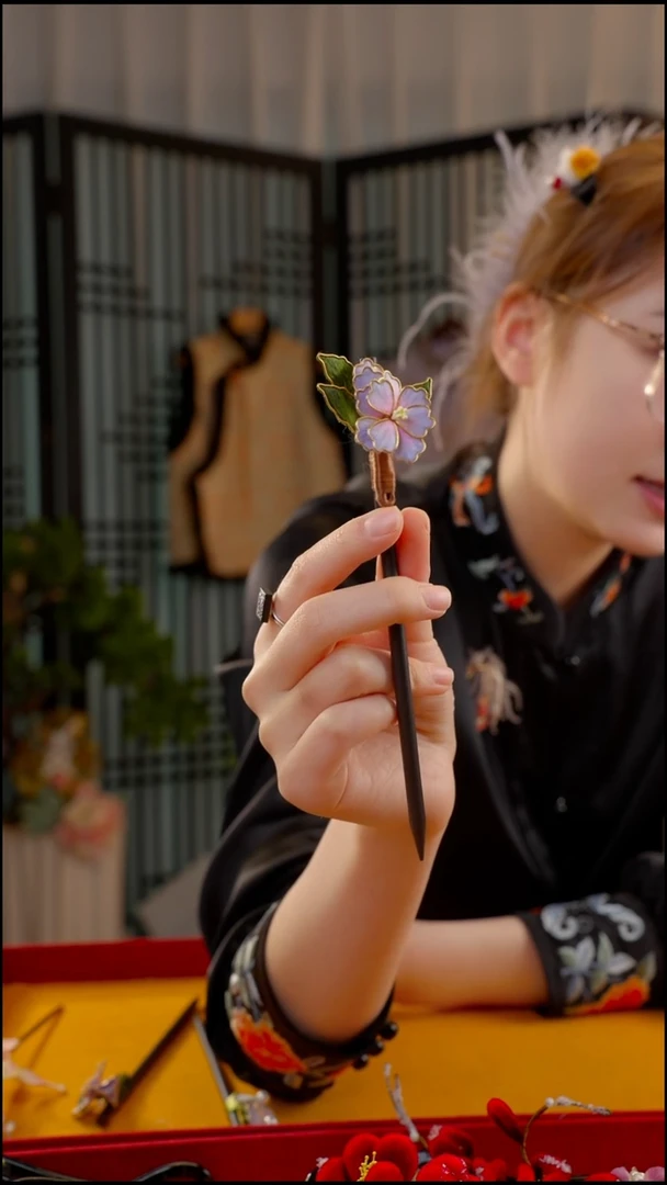 刺绣哥***说非遗苏绣手工饰品