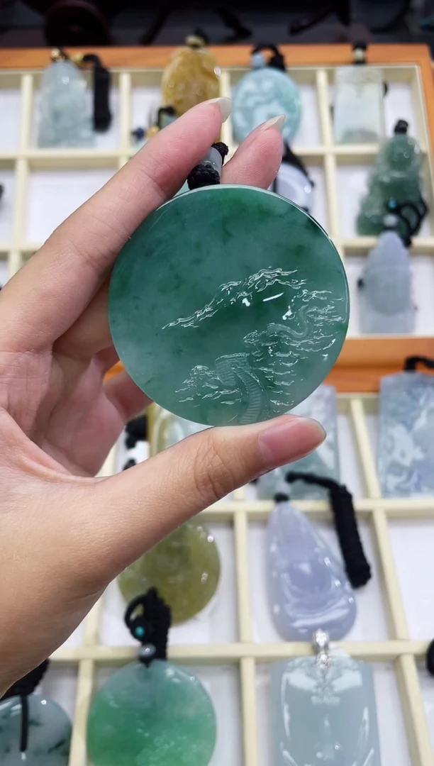 颈饰未镶嵌翡翠山水