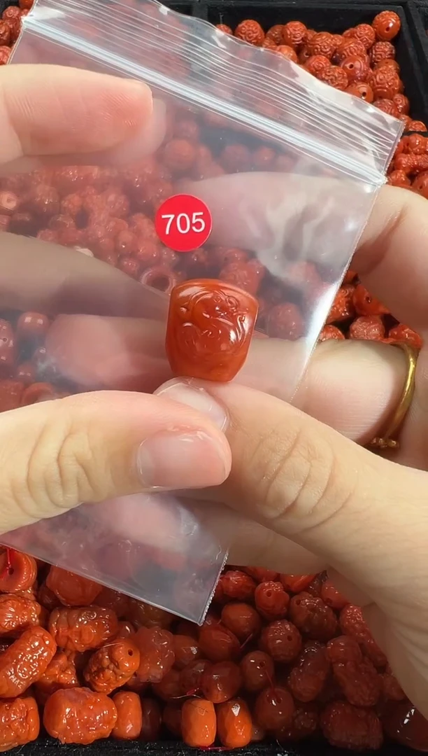 颈饰未镶嵌南红玛瑙1