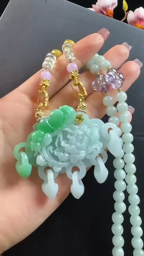 颈饰未镶嵌翡翠蝶恋花