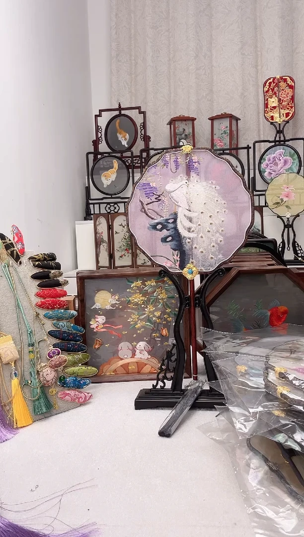 扇子苏绣作品手工团扇